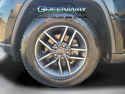 Used 2019 Jeep Grand Cherokee Laredo w/ Laredo X Package image 30