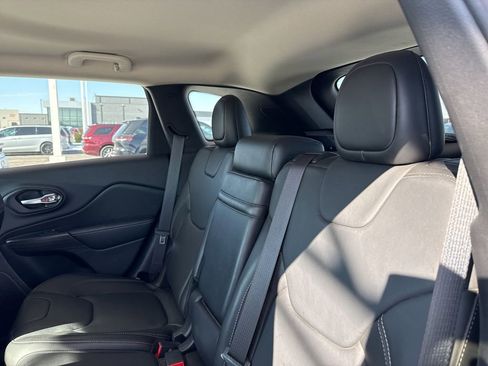 Used 2015 Jeep Cherokee Limited image 23