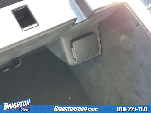 Used 2023 Ford Explorer XLT image 27