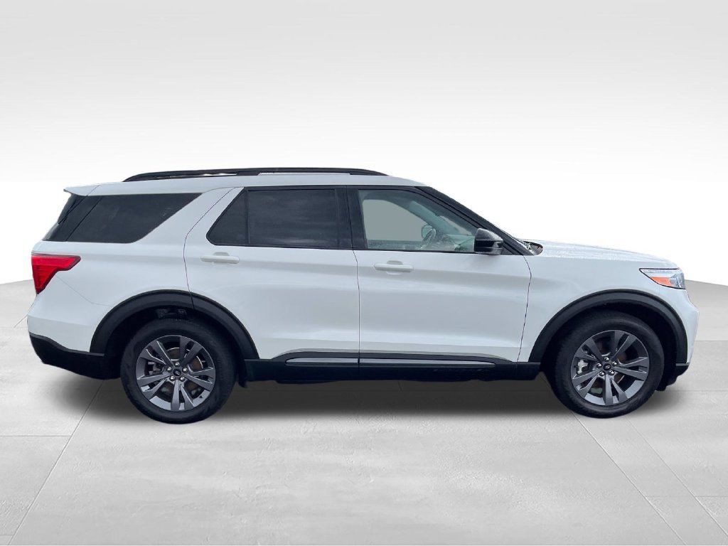 Used 2023 Ford Explorer XLT w/ Equipment Group 202A RWD image 6