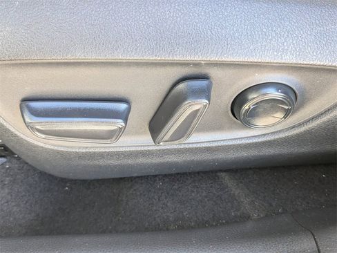 Used 2023 Toyota RAV4 Limited image 20