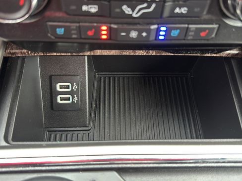 Used 2017 Ford F350 Lariat w/ Chrome Package image 27