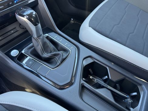 Certified 2025 Volkswagen Taos SE image 29