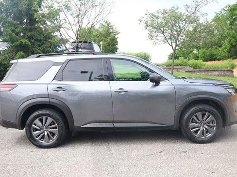 Certified 2025 Nissan Pathfinder SV FWD image 5