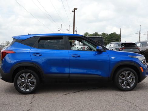 Used 2024 Kia Seltos LX AWD/4WD image 6