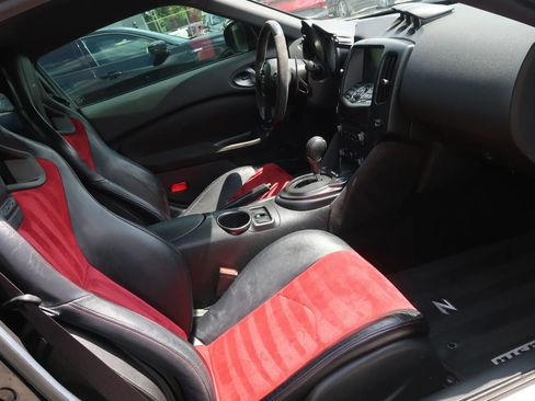 Used 2019 Nissan 370Z NISMO RWD image 19