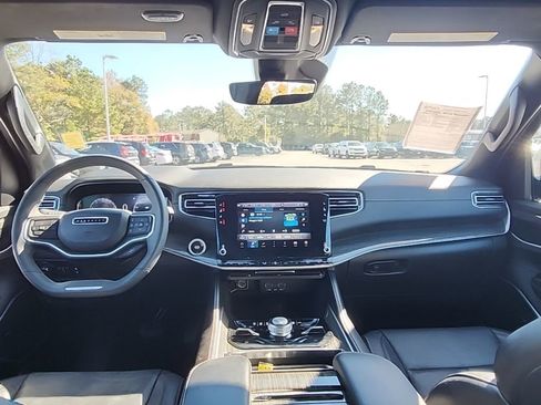 Used 2022 Jeep Wagoneer Series III image 3