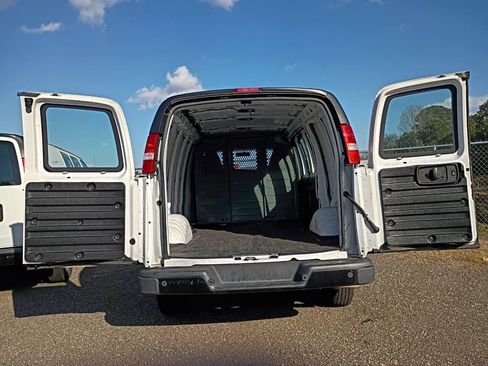 Used 2022 Chevrolet Express 2500 w/ Driver Convenience Package image 19
