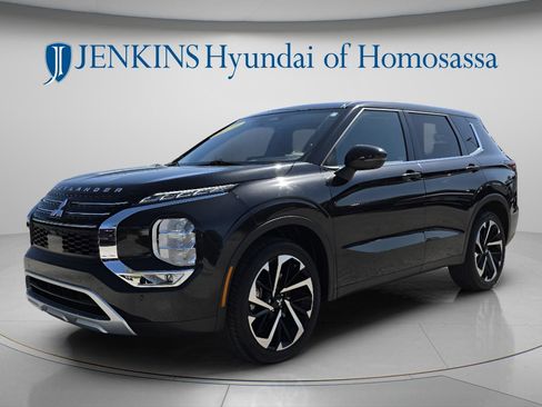 Used 2024 Mitsubishi Outlander FWD image 11