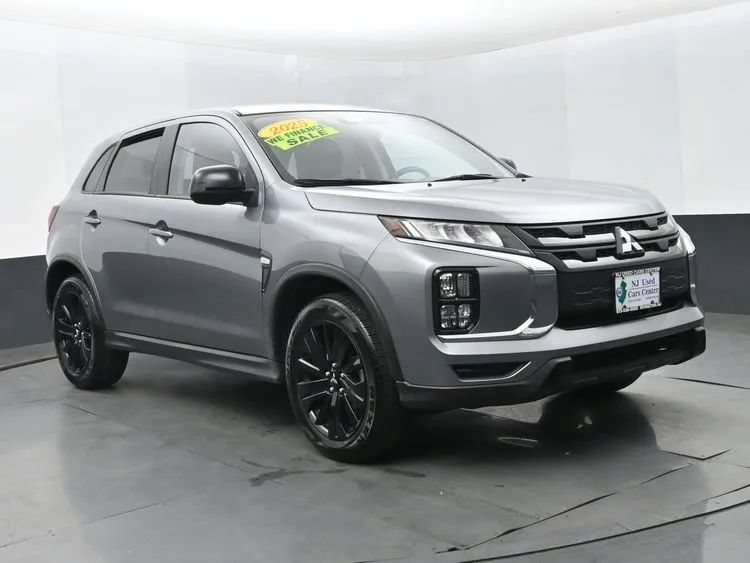 Used 2025 Mitsubishi Outlander Sport LE AWD/4WD image 2