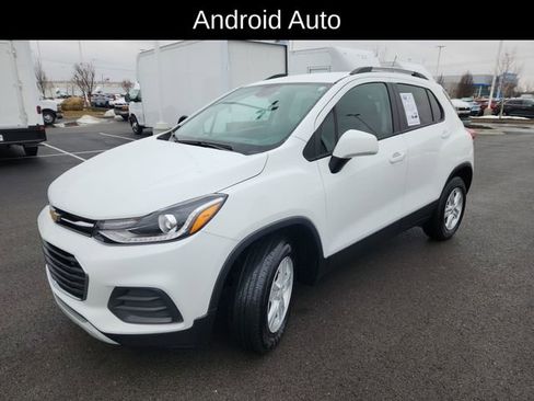 Used 2022 Chevrolet Trax LT w/ LT Convenience Package image 3
