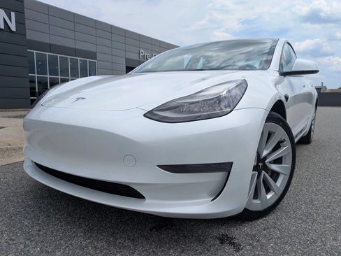 Used 2023 Tesla Model 3 Standard Range RWD image 1