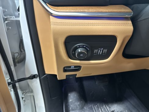 Used 2023 Jeep Grand Cherokee Summit AWD/4WD image 37