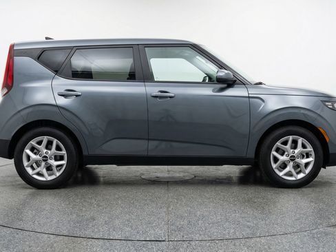 Used 2025 Kia Soul LX w/ LX Technology Package image 11