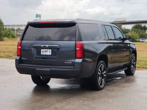 Used 2020 Chevrolet Suburban LT w/ RST Edition RWD image 3