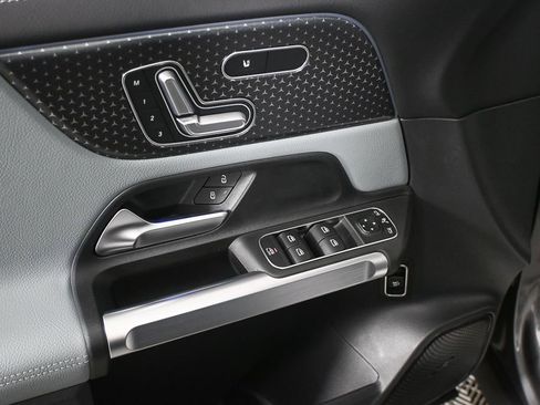 New 2026 Mercedes-Benz GLB 250 image 7