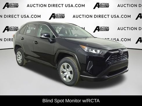 Used 2021 Toyota RAV4 LE FWD image 2