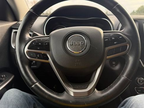 Used 2019 Jeep Cherokee Latitude Plus image 10