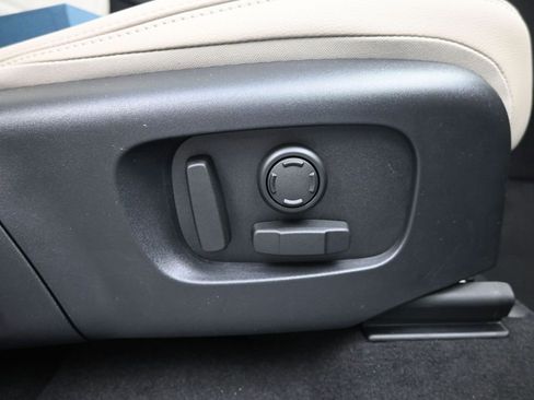 New 2025 Land Rover Discovery Sport S image 11