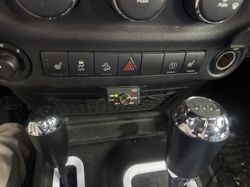 Used 2017 Jeep Wrangler Unlimited Rubicon w/ Cold Weather Group image 16