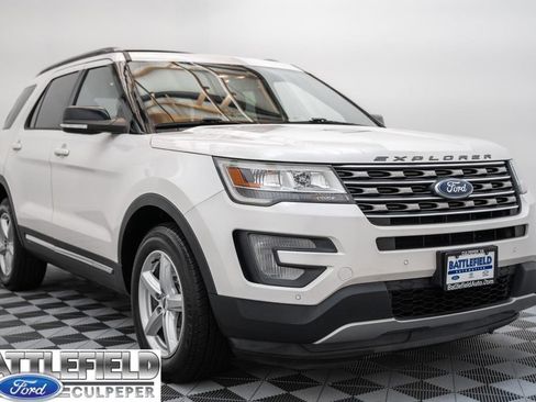 Used 2017 Ford Explorer XLT w/ Equipment Group 202A AWD/4WD image 1