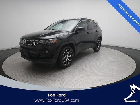 Used 2024 Jeep Compass Latitude AWD/4WD image 1