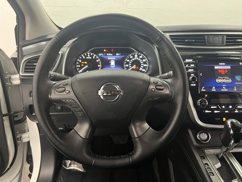 Used 2022 Nissan Murano SV w/ SV Midnight Edition Package image 16