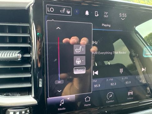 Used 2023 Chrysler Pacifica Touring-L FWD image 18