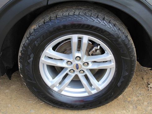 Used 2022 Ford Explorer XLT w/ Class IV Trailer Tow Package image 5