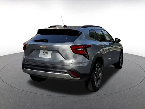 Used 2025 Chevrolet Trax LT FWD image 12
