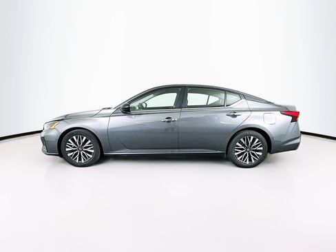 Used 2025 Nissan Altima 2.5 SV FWD image 4