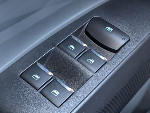 New 2026 Ford Maverick XL image 18