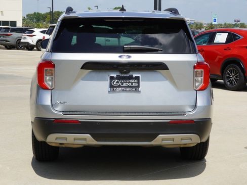 Used 2023 Ford Explorer XLT w/ Equipment Group 202A RWD image 7
