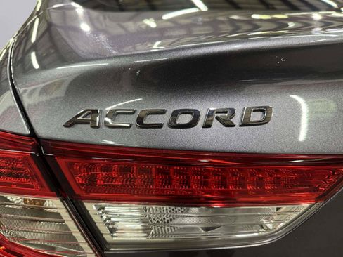 Used 2020 Honda Accord EX image 17