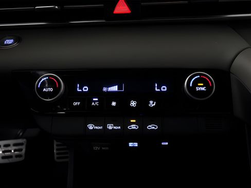 Used 2025 Hyundai Elantra Sport FWD image 26
