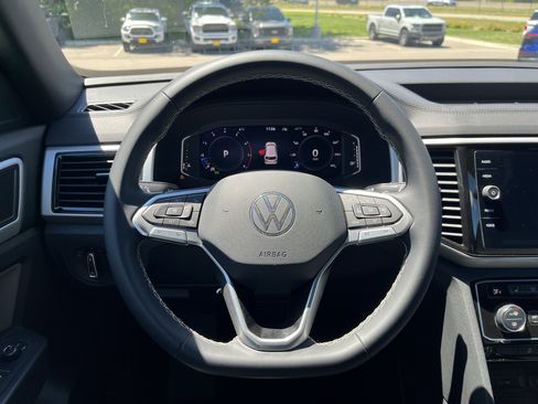 Certified 2023 Volkswagen Atlas Cross Sport SE w/ Panoramic Sunroof Package AWD/4WD image 12
