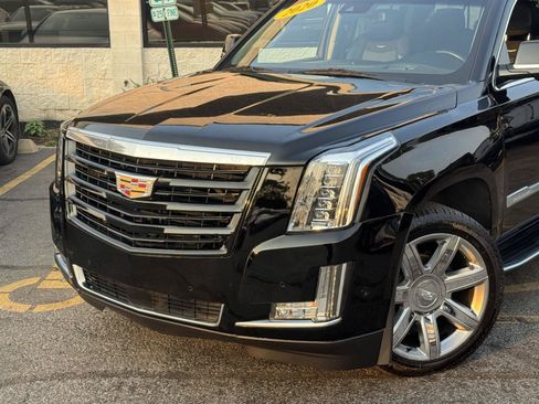 Used 2020 Cadillac Escalade ESV Luxury AWD/4WD image 3