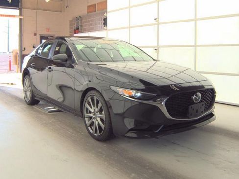Used 2019 MAZDA MAZDA3 Sedan w/ Select Package image 4