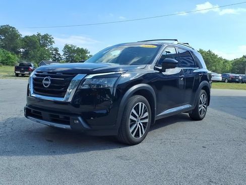 Used 2025 Nissan Pathfinder Platinum w/ Cargo Package AWD/4WD image 3