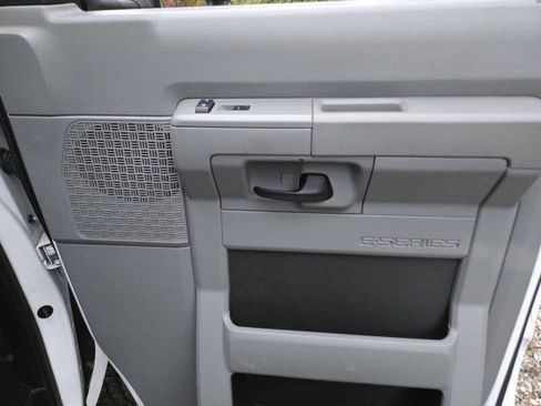 Used 2015 Ford E-350 and Econoline 350 Super Duty w/ Power Windows & Locks Group image 15