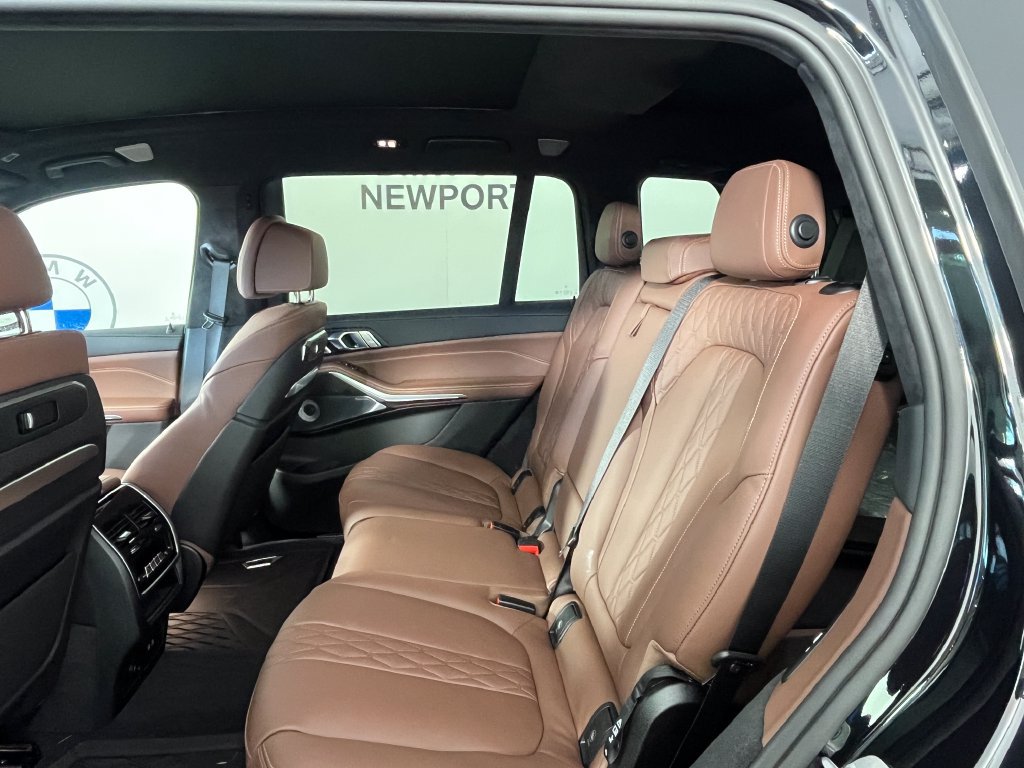 Used 2027 BMW X7 M60i AWD/4WD image 4