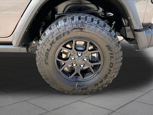 Used 2025 Jeep Wrangler Unlimited Sport AWD/4WD image 11