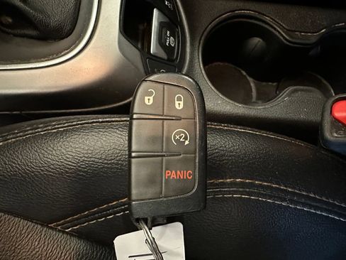 Used 2020 Jeep Compass Latitude w/ Cold Weather Group AWD/4WD image 17