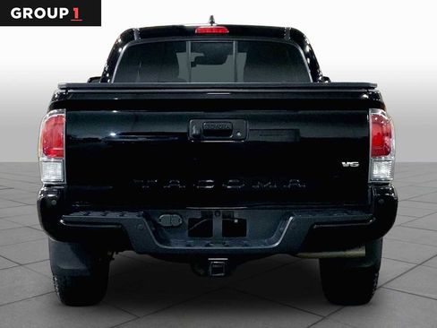 Certified 2022 Toyota Tacoma TRD Off-Road w/ TRD Premium Off Road Package AWD/4WD image 5
