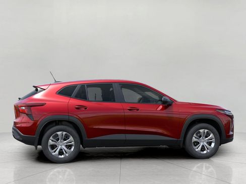 Used 2026 Chevrolet Trax LS FWD image 5
