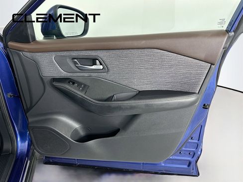 Used 2022 Nissan Rogue SV image 33