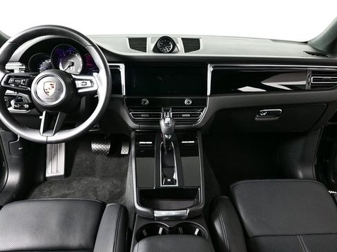 Certified 2025 Porsche Macan image 19
