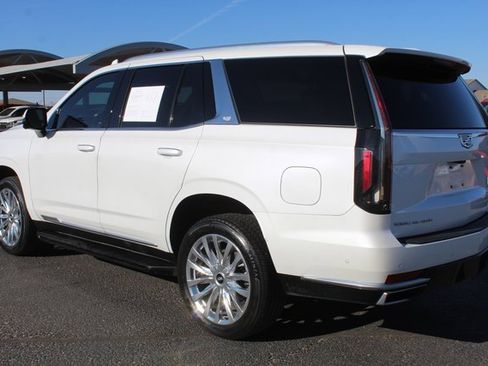 Used 2023 Cadillac Escalade Premium Luxury image 9