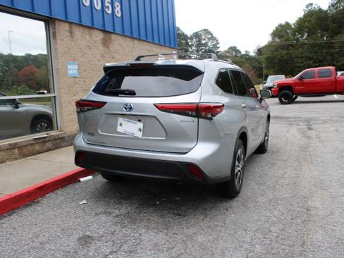 Used 2021 Toyota Highlander XLE image 4