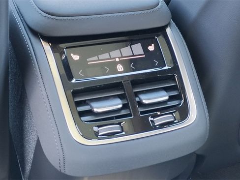 New 2026 Volvo XC90 B6 Plus image 30